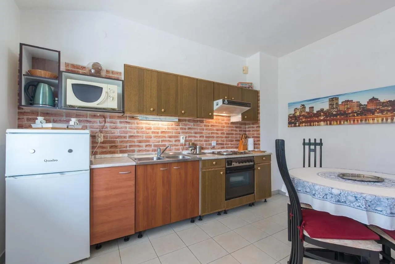 Apartments Kadum 25 Kadumi Croatia